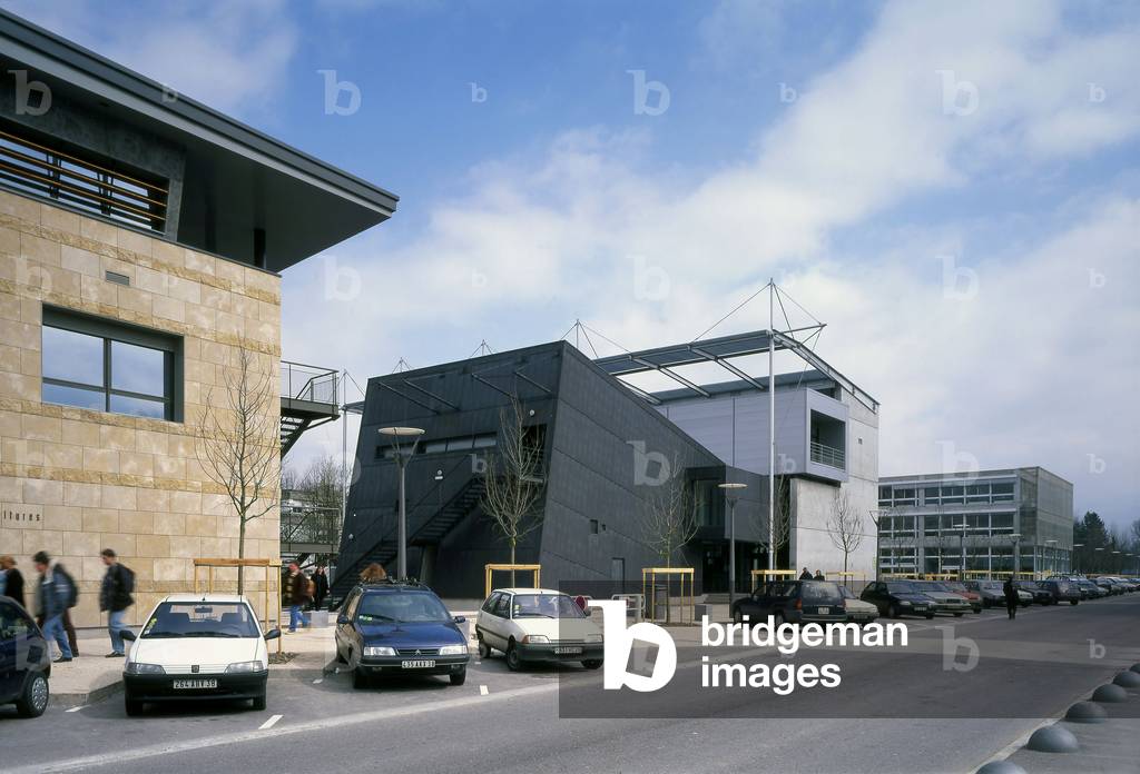 La maison des Sciences de l'Hommes de Saint-Martin-d'Heres (Isere, Rhone Alpes region), architects Lipsky and Rollet, 1995.