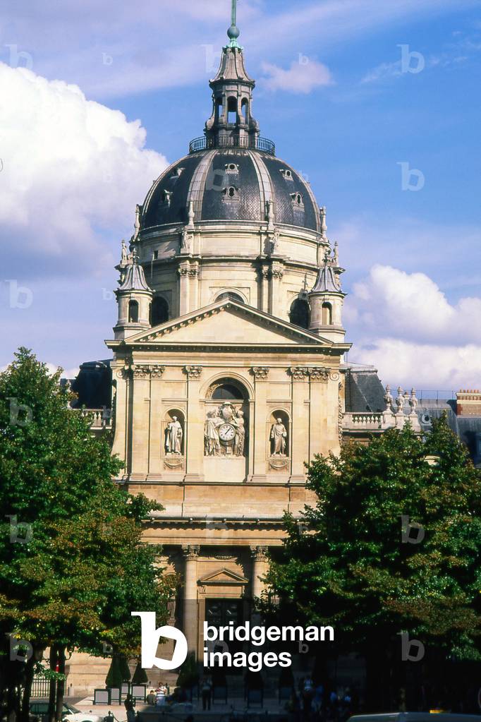 The chapel of the Sorbonne in Paris. Architect Jacques Lemercier (1585-1654), construction 1635-1642. Founded in 1258, this college quickly became the seat of the faculty of theology of the University of Paris. Except for the chapel dating from the 18th century, there are only buildings dating from the 19th century.