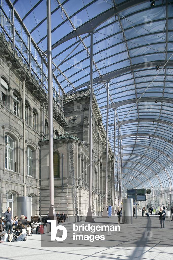 Strasbourg station (Haut Rhin, Alsace). Extension, Station Square. Architects Jean Marie Duthilleul and Etienne Tricaud, construction 2007. Photography 10/06/08.