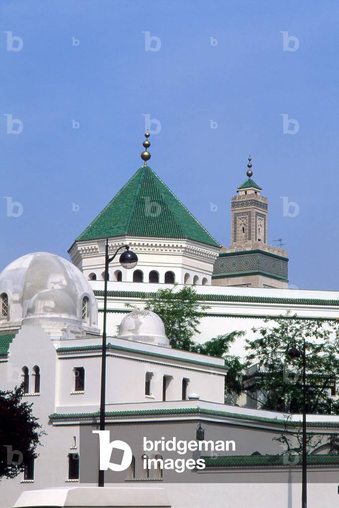Grande Mosquee de Paris, 2 bis place du Puits de l'Ermite, Paris 5th. Construction 1922-1926, architects Fournez, Heubes and Mantout.
