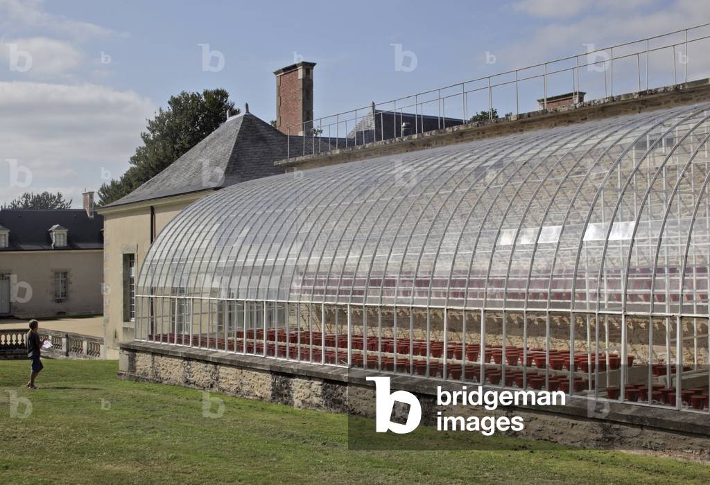 The contemporary art centre, Domaine de Kerguehennec, in Bignan, Brittany (Morbihan). 1000 concrete pots for an old greenhouse by Jean Pierre Reynaud, 1986, Sculpture Park. Photography 13/08/09