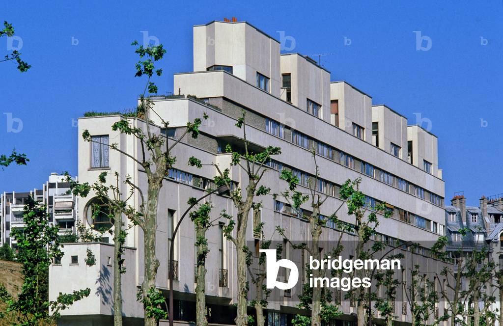 The residential ship building, 3 bld Victor in Paris 75015. Construction 1929-1934, architect Pierre Patout (1879-1965). Photography 10/05/88.