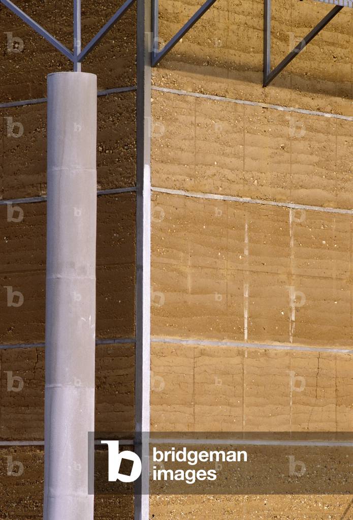 Earthen house in Isle d'Abeau, France, 1986 (photo)