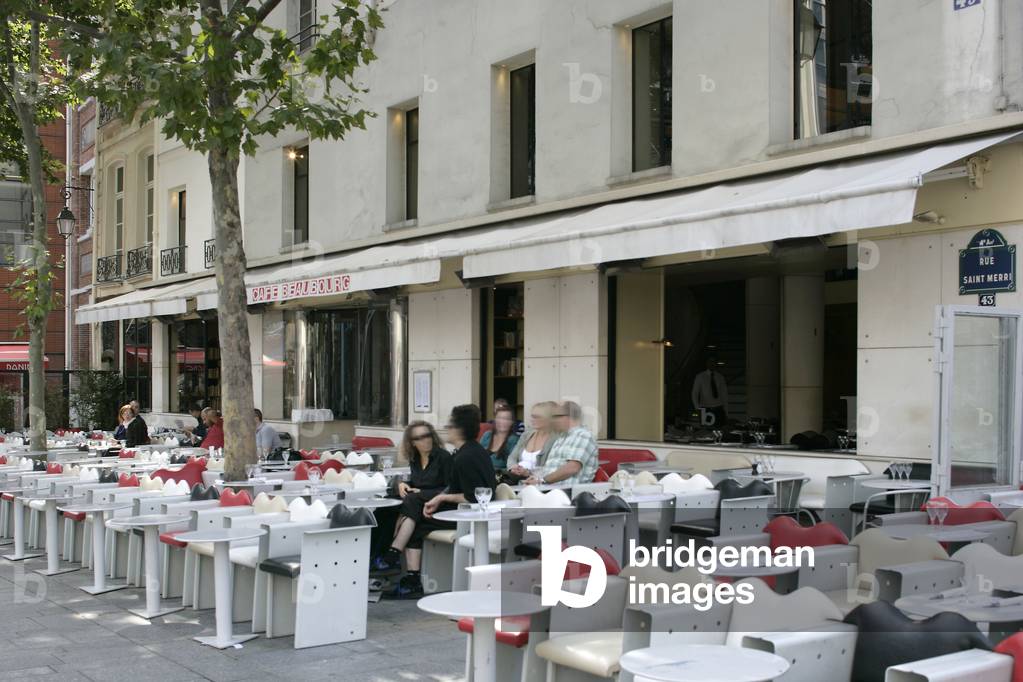 Terrasse du Cafe Beaubourg, rue Saint Merri, Paris.