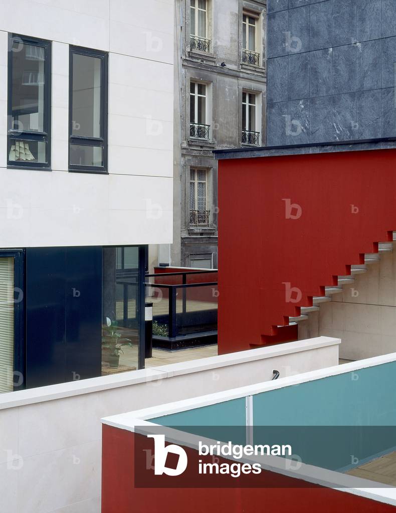 Social housing and post office, 11 rue Etienne Dolet in Paris 75020. Construction 1993, architects Olivier Brenac and Xavier Gonzales. Photography 1993.