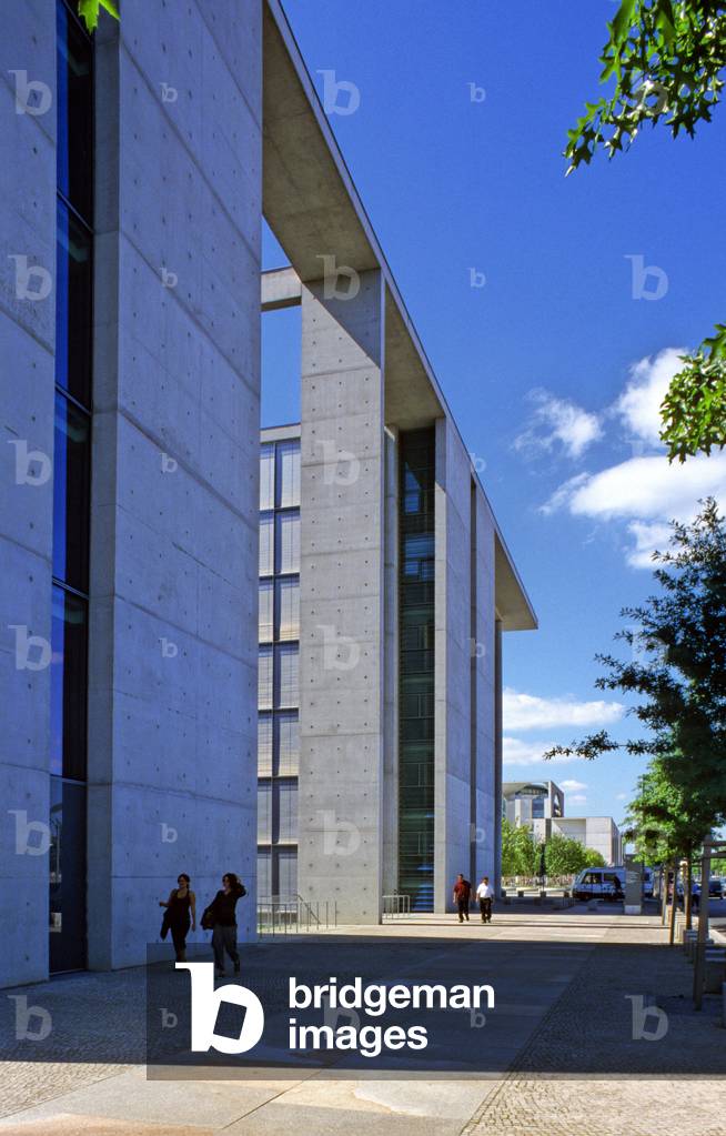 The Chancellery of the Federal Republic of Germany in Berlin, architect Axel Schultes 1997-2001