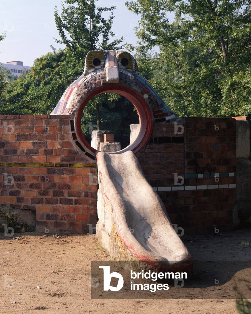 Plastic intervention: Sculpture by Henri Marquet, 1981, Square des Bonnequins, Gennevilliers, Hauts-de-Seine (Hauts de Seine), Ile-de-France (Ile de France). Photography 10/06/95.