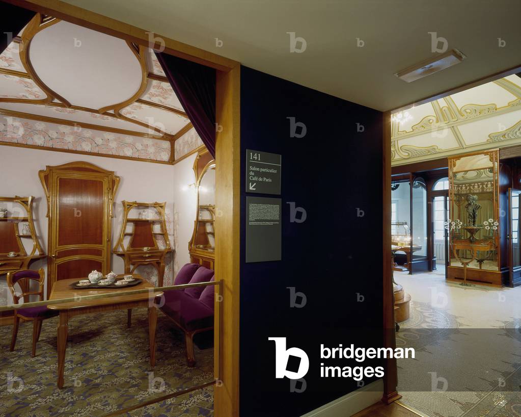 The Musee Carnavalet, 23 rue de Sevigne, Paris 75003. Architect: Nicolas Dupuis in 1548-1560 and rebuilt in 1660 by Francois Mansart. Room representing one of the private salons of the famous Cafe de Paris, avenue de l'Opera disappeared in 1955. Draw by Henri Sauvage with furniture by Louis Majorelle, it is a characteristic testimony of Art Nouveau. Photography 1992