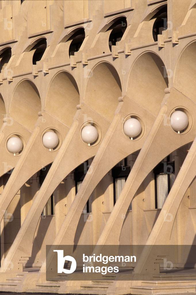 Accommodation Les Arenes de Picasso a Noisy Le Grand, Marne la Vallee (Seine et Marne). Architect Manolo Nunez Yanowsky, 1985. Photography 1985.