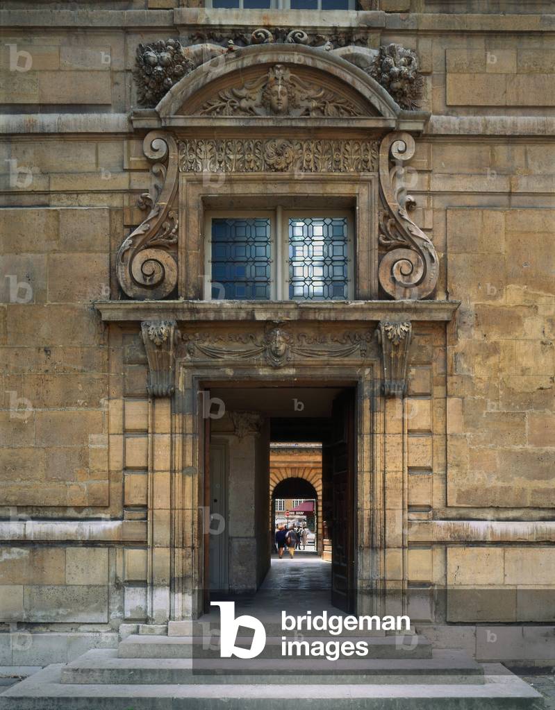 L'Hotel de Sully, 62 rue Saint-Antoine (Saint Antoine), Paris 4. Architecture by Jean Androuet du Cerceau (1585-1649), 1625-1630. The hotel de Sully was built between 1625 and 1630 by the master macon Jean Notin, on plans of Jean I Androuet du Cerceau, for the financier Mesme-Gallet. Sully became owner on 23 February 1634. He lived there and passed it on to his family. Henri IV's Superintendent of Finance will lavishly decorate his new home, without staying there assiduously. The hotel was sold to Benoit Turgot de Saint-Clair in 1752, before becoming the property of the family of Boisgelin 1771. Today it houses Monum, the former National Historic Monument Fund.