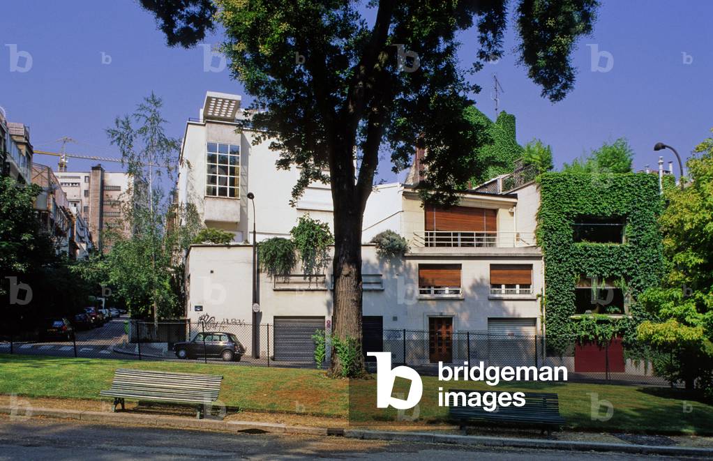 La Villa Guggenbuhl, 14 rue Nansouty in Paris 75014. Architect Andre Lurcat (1894-1970), 1926-1927. Built for Walter Guggenbuhl, Zurich painter. Constructed of weapon concrete, the building, facing Montsouris Park, has a large workshop and a physical exercise room on the second floor terrace. Photographir 03/06/88.