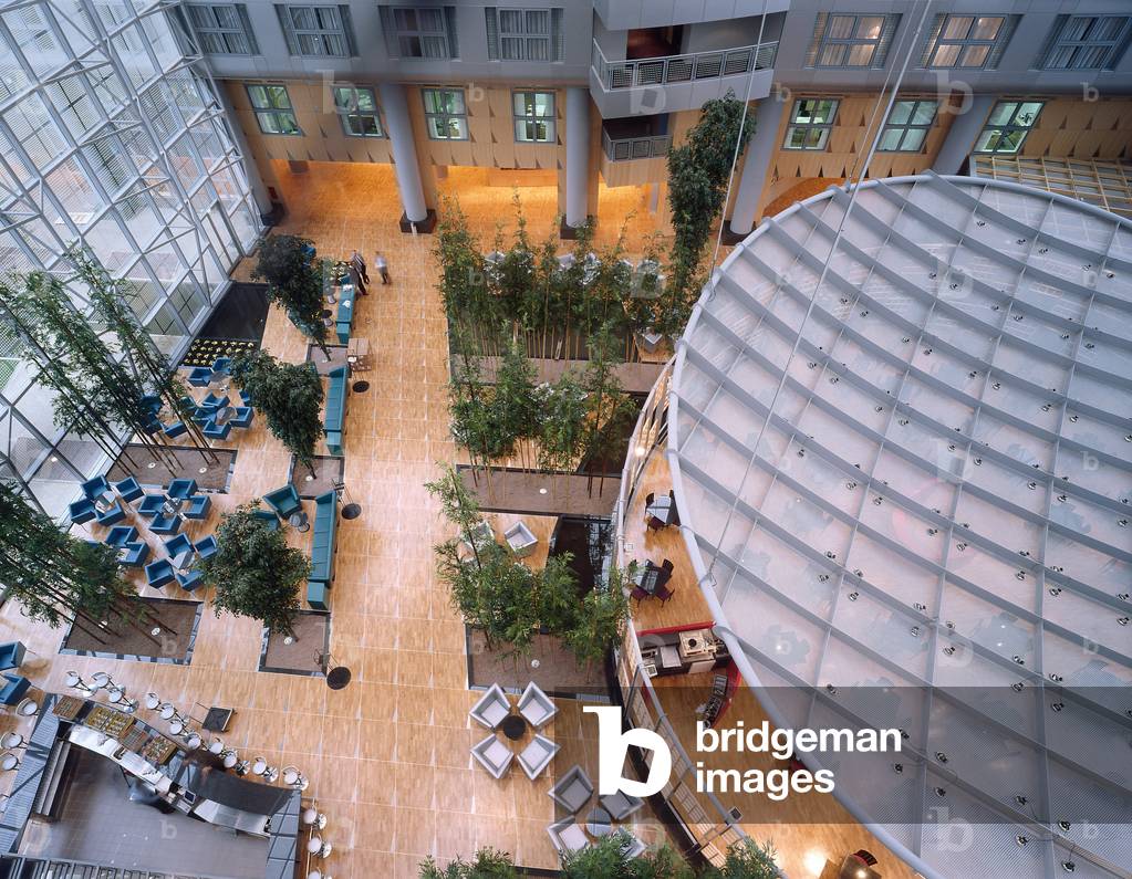 Hotel Hyatt in Roissy, Paris Nord II. Architecture by Jahn Helmut and Jean-Marie Charpentier, 1992. Photography 1992.