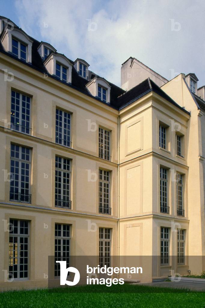 L'Hotel de Croisilles, Mediatheque de l'architecture et du patrimoine, 12 rue du Parc Royal, Paris 3rd arrondissement. Construction around 1620. Conversion carried out by architect Christiane Schmuckle-Mollard in 1988