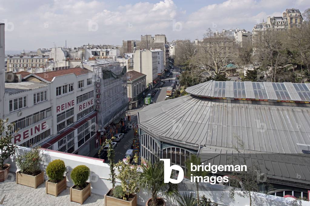 Panoramic view of the Halle Saint Pierre in Paris 75018. Photography 10/04/06.