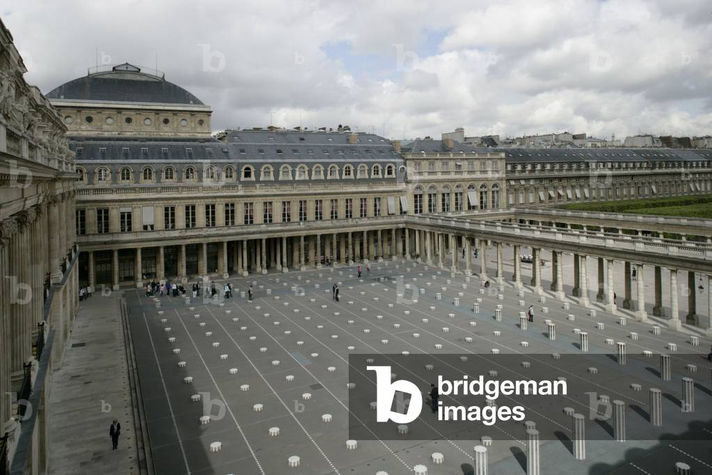 Daniel Buren's columns in the Royal Palace Gardens seen from the Ministry of Culture, rue de Valois in Paris. The columns that grid the court were added in 1986 following a public order from the Ministry of Culture. Photography 19/04/05.