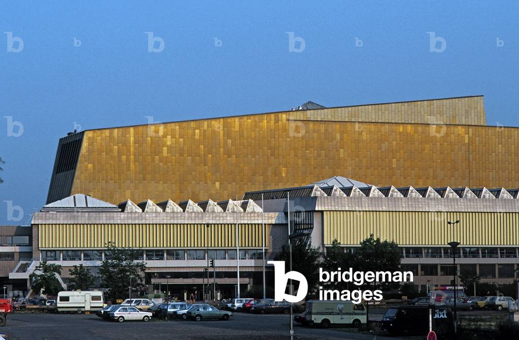 Philarmony (Kultur Forum) and Berlin Zoo (Germany). Architects Hans Scharoun, 1960-1963 and Edgar Winieewski, 1987.