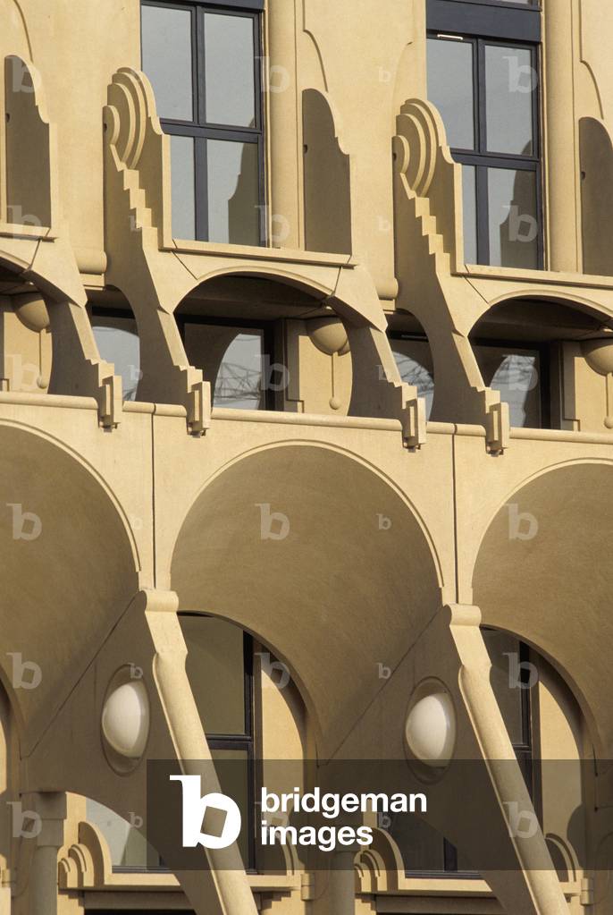 Accommodation Les Arenes de Picasso a Noisy Le Grand, Marne la Vallee (Seine et Marne). Architect Manolo Nunez Yanowsky, 1985. Photography 1985.