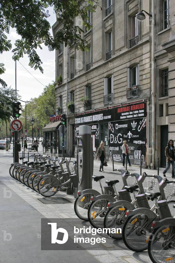 A Velib boulevard Magenta station in Paris 10th. Photography 18/08/07.