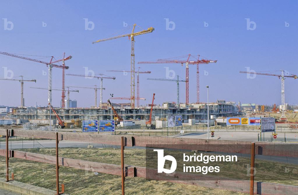 Construction of the Stade de France in Saint-Denis in Seine-Saint-Denis (Seine Saint Denis), Ile de France (Ile-De-France), France. Photography 05/06/96