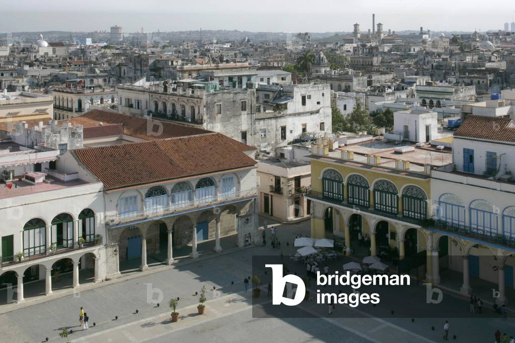 Plaza Vieja in Havana (Cuba).