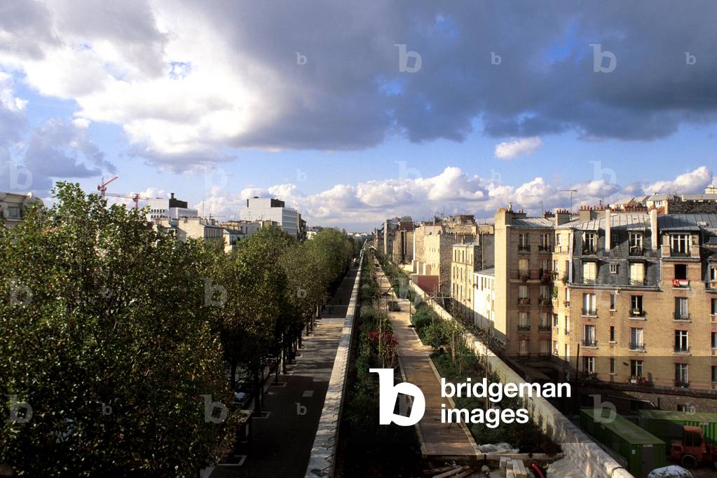 Green Coulee. Promenade planted above the Viaduc des Arts, Paris 12th. It crosses the 12th arrondissement in its full length, for 4.5 km. The railway tracks are replaced by hanging gardens, designed by Philippe Mathieux and baptises Promenade Plante.