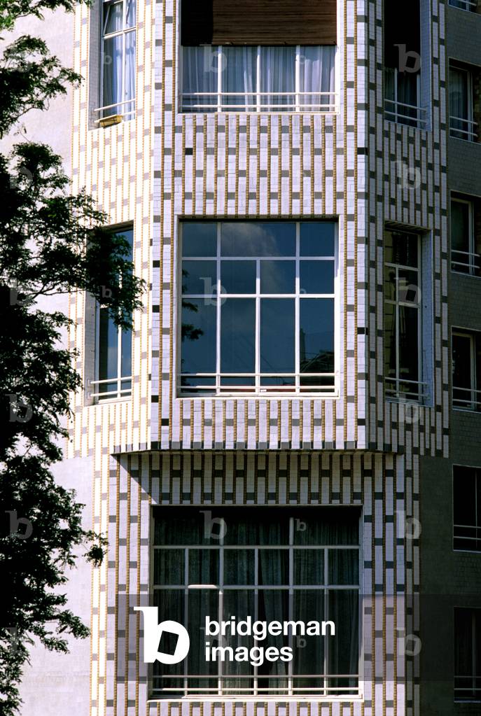 Accommodation, 65 rue La Fontaine in Paris 75016. Architect Henri Sauvage (1873-1932), realisation 1926-1928.Known as the Studio Building, this remarkable building is made up of fifty duplex apartments each containing an artist's studio. Ceram gres coating by Gentil and Bourdet.