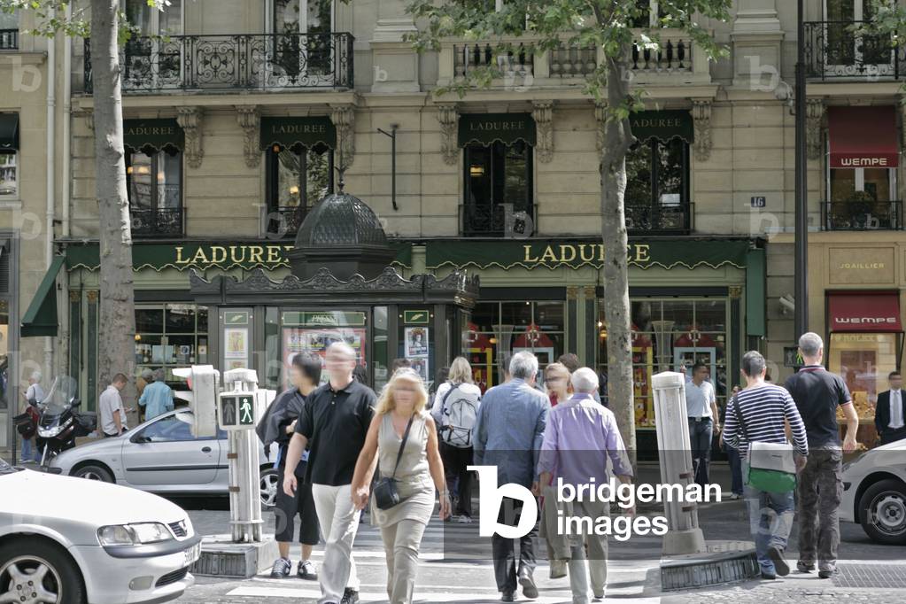 Laduree, 8 rue Royale in Paris. Photography 21/08/07.