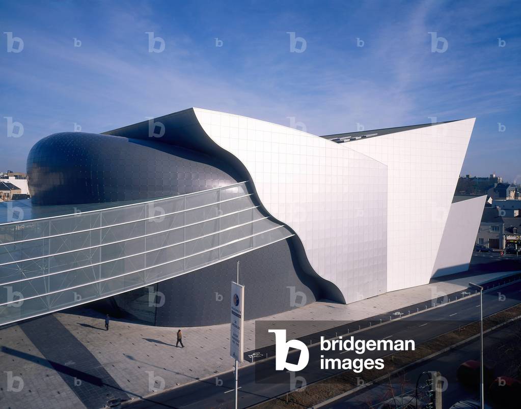 L'Equinoxe in Chateauroux, Indre, Centre, France. Architecture by Jean-Louis Godivier, 1992-1994. La Grande Scene, closed place, night place, grey and black with 1136 seats. Photography 1994