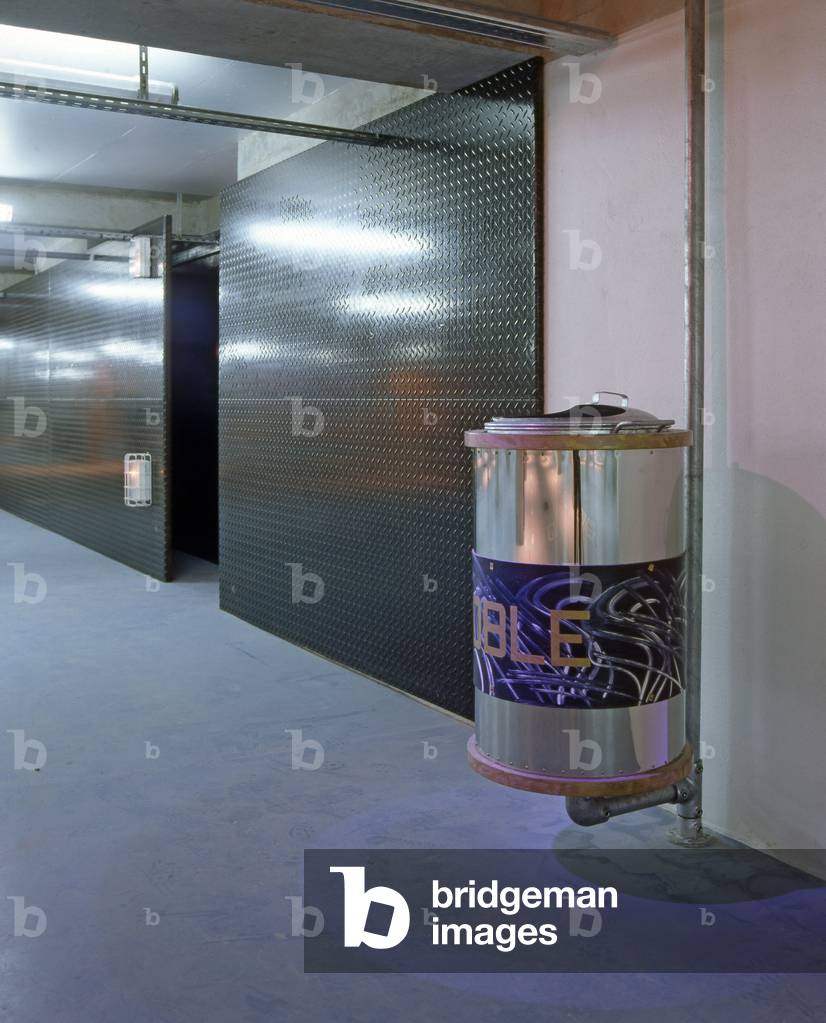 Car hotel in Paris, 2 rue de Chapon, Paris 3. Architecture by Jean de Giacinto and Alain Loisier, 1994. Photography 1994