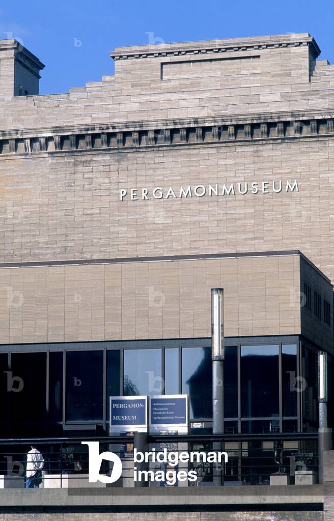 The Pergamonnumseum (Pergamon Museum), before its restoration, Museum Island in Berlin (Germany). Construction 1909-1930, architects Ludwig Hoffmann (1852-1932) and Alfred Messel (1853-1909). Photography 10/08/03.