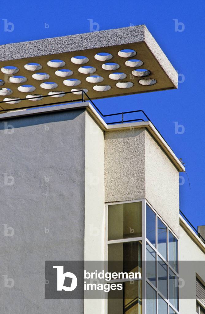 La Villa Guggenbuhl, 14 rue Nansouty in Paris 75014. Architect Andre Lurcat (1894-1970), 1926-1927. Built for Walter Guggenbuhl, Zurich painter. Constructed of weapon concrete, the building, facing Montsouris Park, has a large workshop and a physical exercise room on the second floor terrace. Photographir 03/06/88.