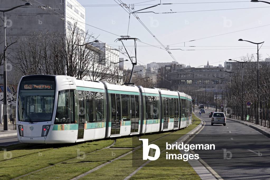 The Tram T3, boulevard Victor in Paris 75015. Photography 10/02/07