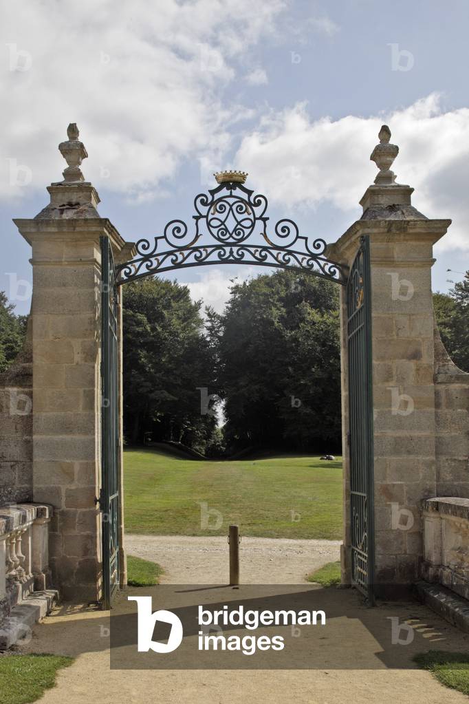 The entrance to the Parc du Centre d'art contemporain, Domaine de Kerguehennec, in Bignan (Morbihan, Brittany). Photography 13/08/09.
