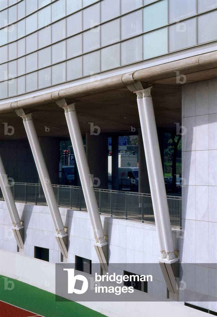 Stade Charlety in Paris, 99 boulevard Kellerman, Paris 13. Architecture by Henri and Bruno Gaudin, 1991-1994. Photography 1994.