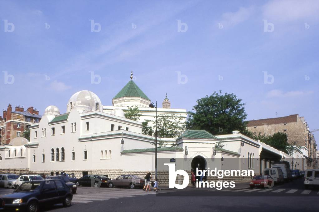 Grande Mosquee de Paris, 2 bis place du Puits de l'Ermite, Paris 5th. Construction 1922-1926, architects Fournez, Heubes and Mantout.