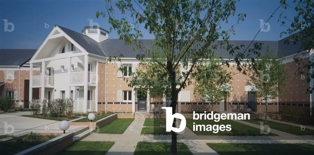 Detached house in Marne la Vallee (Marne-La-Vallee), Eurodisney, Ile de France. Architecture by Dominique Montrassut and Bernard Trilles, 1992. Photography 1992