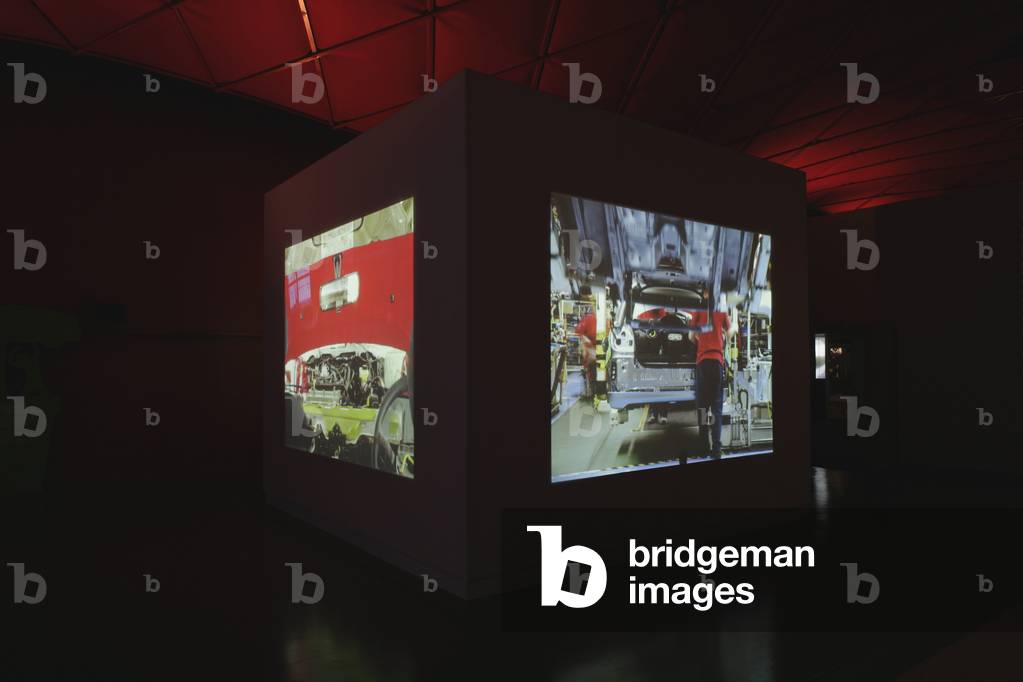 Lile Toyota (Les Iles du Reel), in the French pavilion of the Aichi World Exposition in Japan, 2005. Toyota Island is a four-metre cube. Photographs of the Toyota site in Valenciennes are projected on three sides, taken by Stephane Couturier. In parallel, we will see photographs taken by the factory workers illustrating their business but also their everyday lives.
