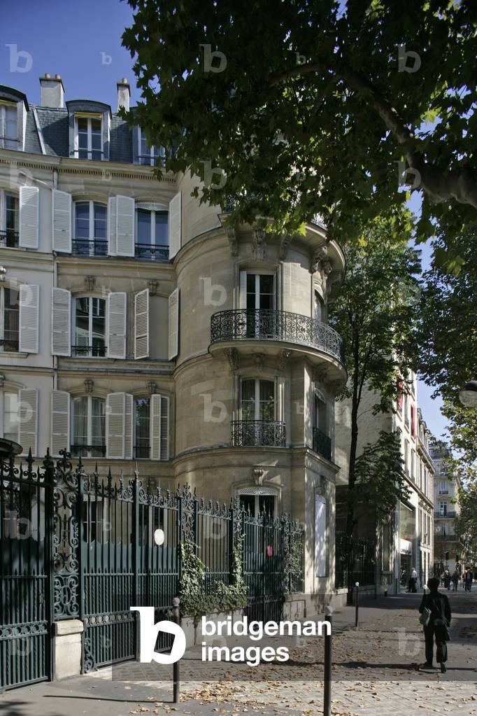 Boulevard Saint Germain in Paris 7th arrondissement.