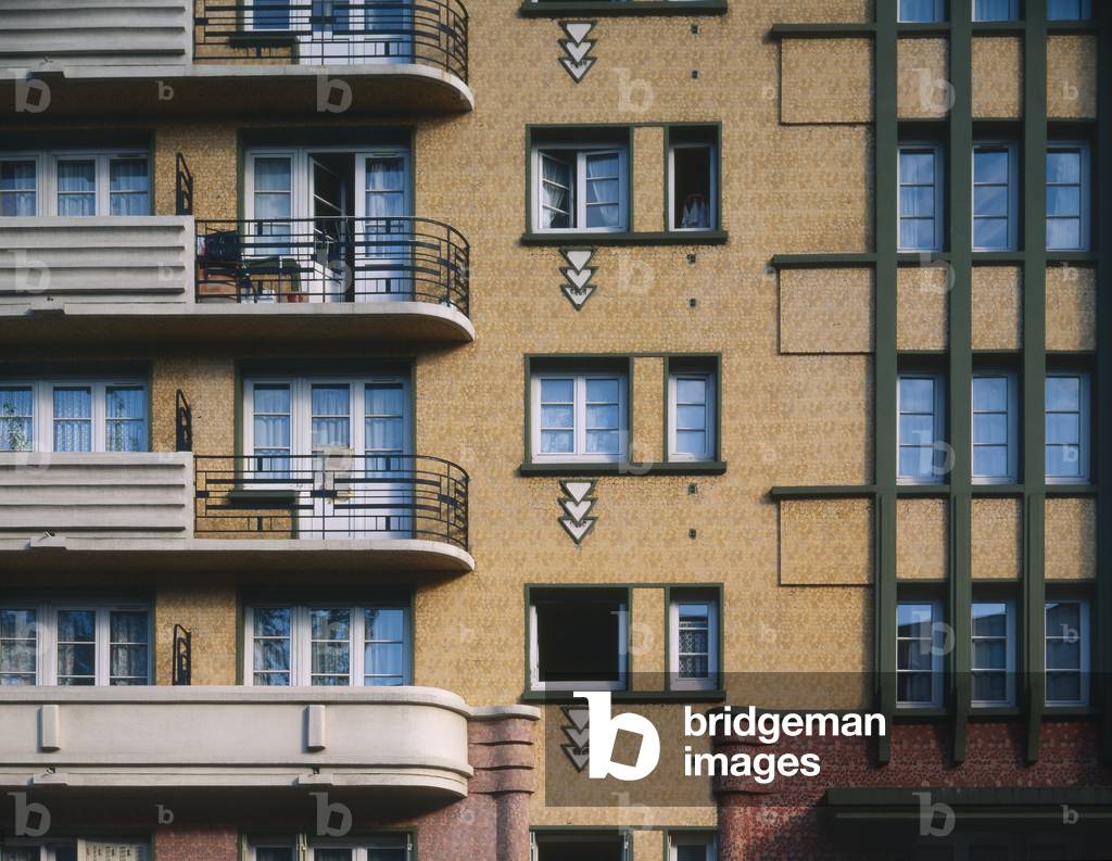 Social housing, HBM Paul Bert, 6 rue Paul Bert a Colombes (Hauts de Seine). Realisation 1932-1933, architect Germain Dorel. Photographie 1995, published in Housing social dans les Hauts de Seine, Topos number 14-15, editions CAUE 92.