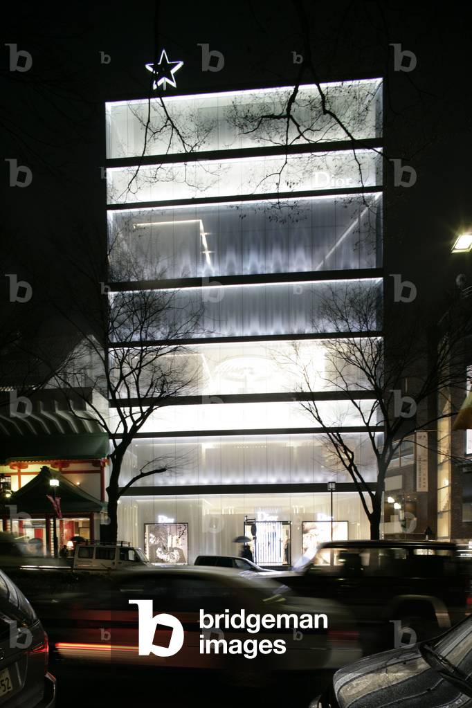 Boutique Chanel, a Omotesando, Tokyo (Japan, architect Peter Marino, 2004).