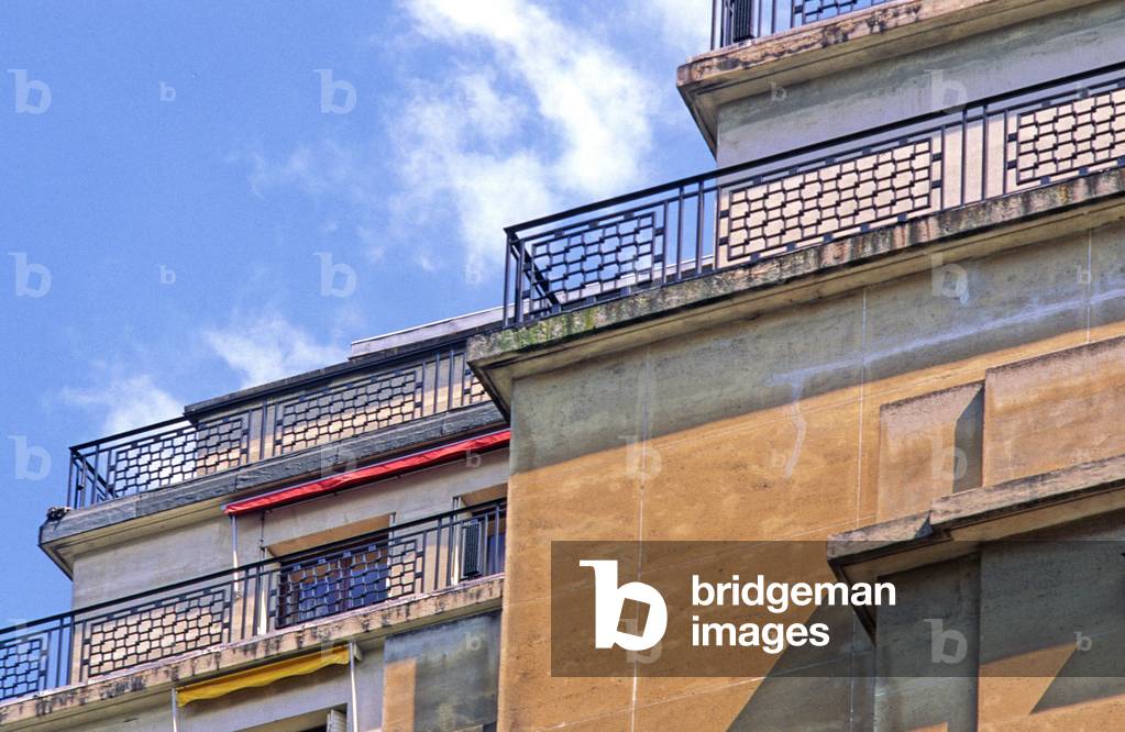Accommodation, Square Charles Pathe a Paris 75016. Construction 1928, architect Pierre Patout (1879-1965).