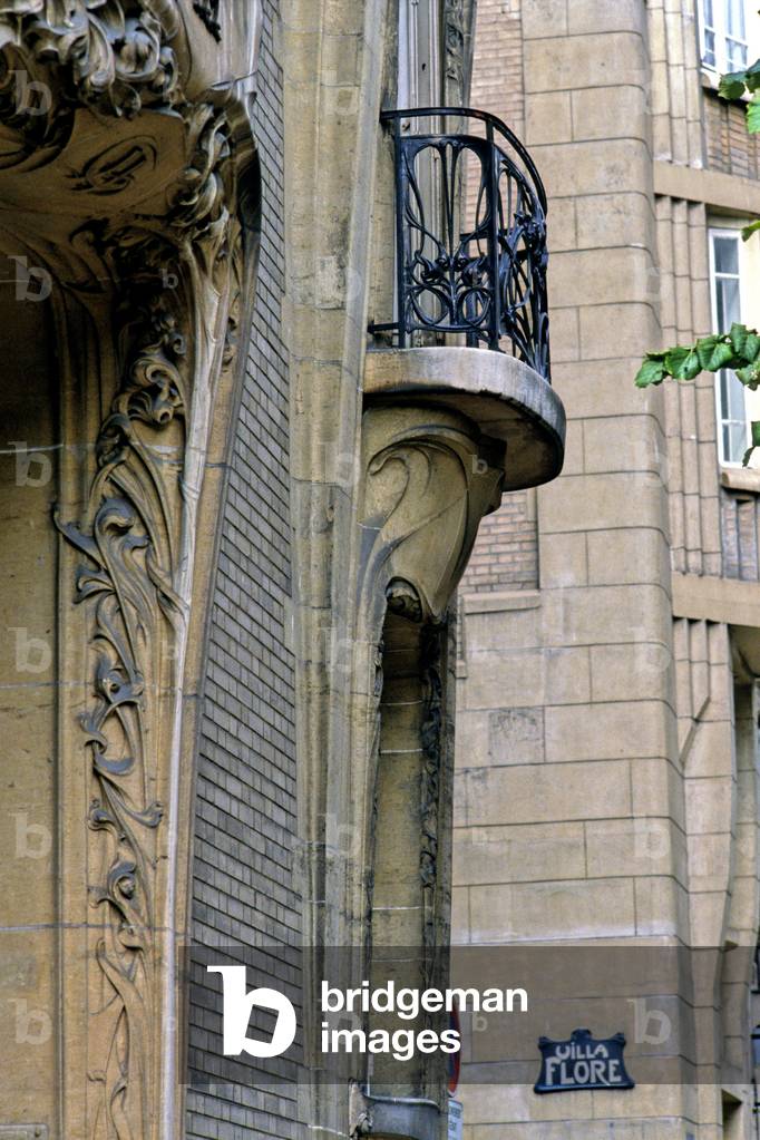 Hotel Guimard, 122 avenue Mozart in Paris 75016. Architect Hector Guimard (1867-1942), 1910-1913. Following his marriage in 1909, with the painter Adeline Oppenheim, Hector Guimard built a hotel for his home and his architect agency: 90 square meters on the ground on six levels with an elevator and an internal staircase. Following his deces, Adeline Oppenheim proposed to the State to transform the hotel on Avenue Mozart into a museum. She was refused. The furniture was scattered and the archives destroyed.