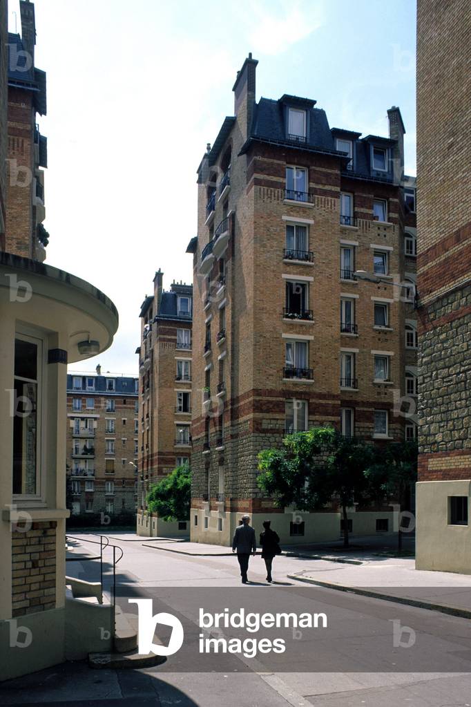 Cite Edouard Robert to Paris in the 12th arrondissement.