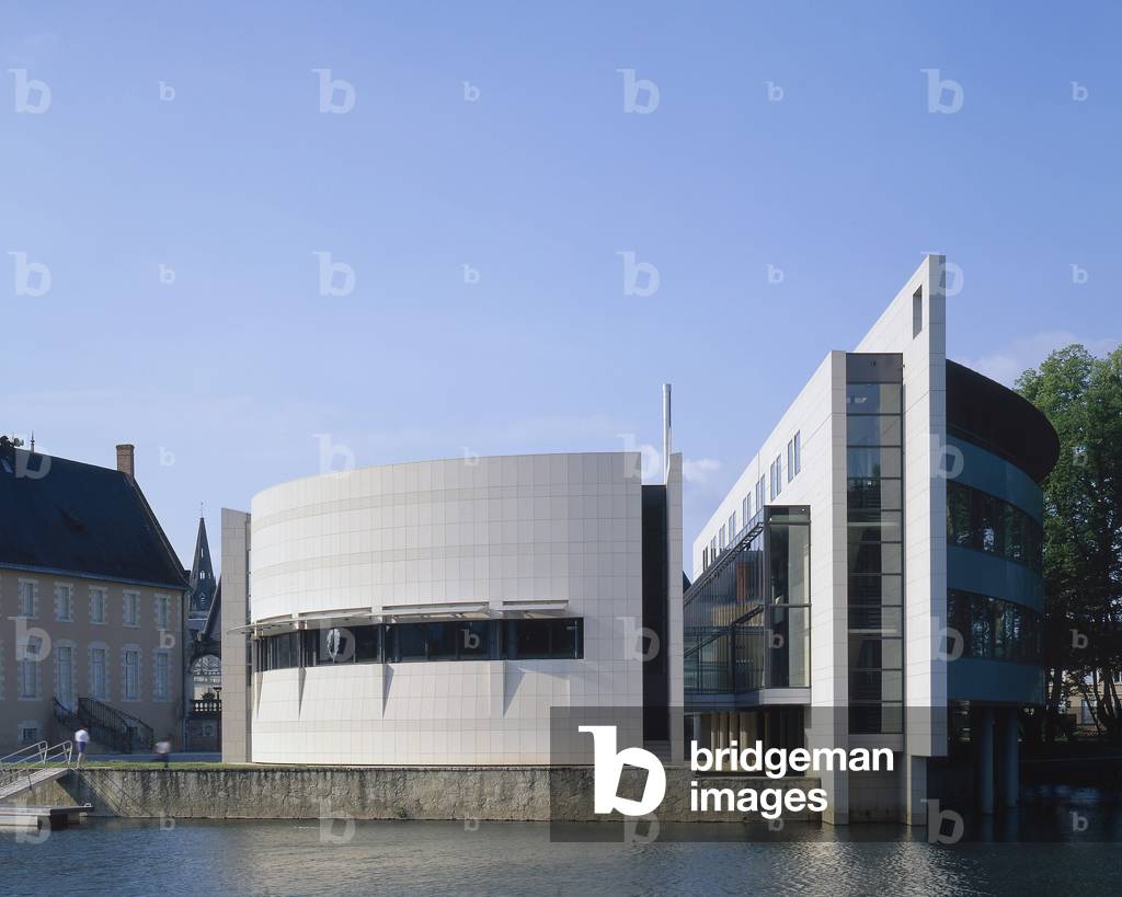 The extension of the town hall of La Fleche in the Sarthe, architect Adrien Fainsilber, 1994.