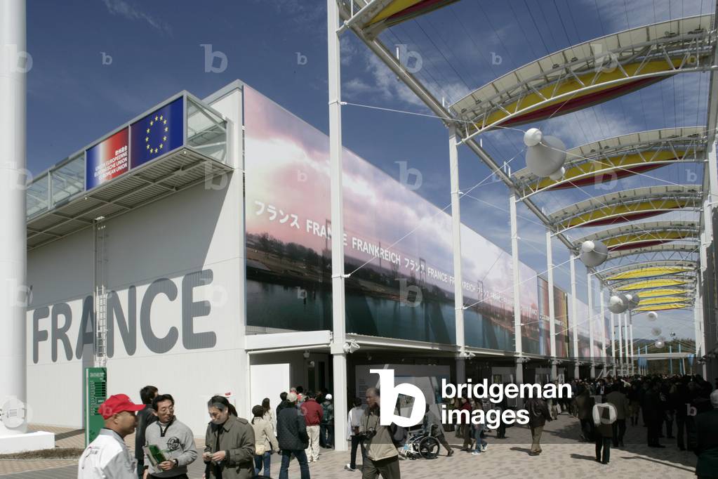 French Pavilion of the Aichi World Exposition in Japan, 2005. Over 13,000 square metres, the French Pavilion focuses on sustainable development issues. Architect Kasimir Marin.