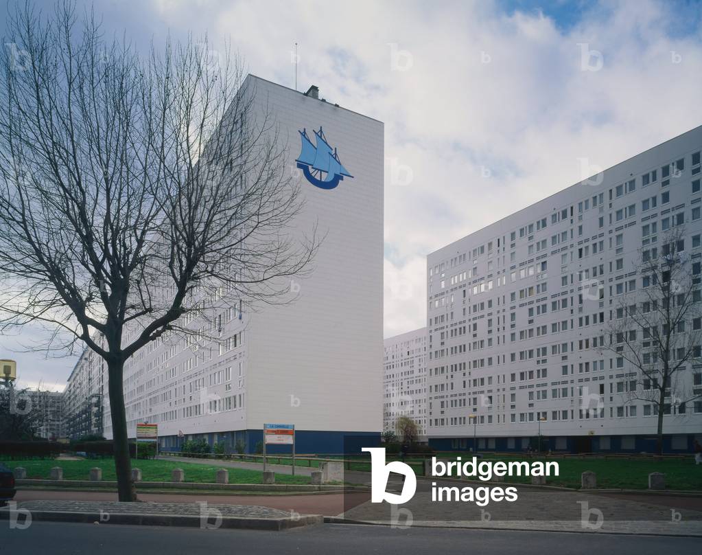 Social housing La Caravelle in Villeneuve la Garenne (Hauts de Seine). Realisation 1965, architect Jean Dubuisson. Photographie 1995, published in Housing social dans les Hauts de Seine, Topos number 14-15, editions CAUE 92.