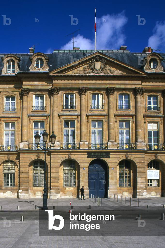 Place Vendome in Paris. The one we know today dates back to 1699 and was designed by Jules Hardouin Mansart. And it was only with the piercing of the Rue de la Paix that the Vendome Column was built in 1806.