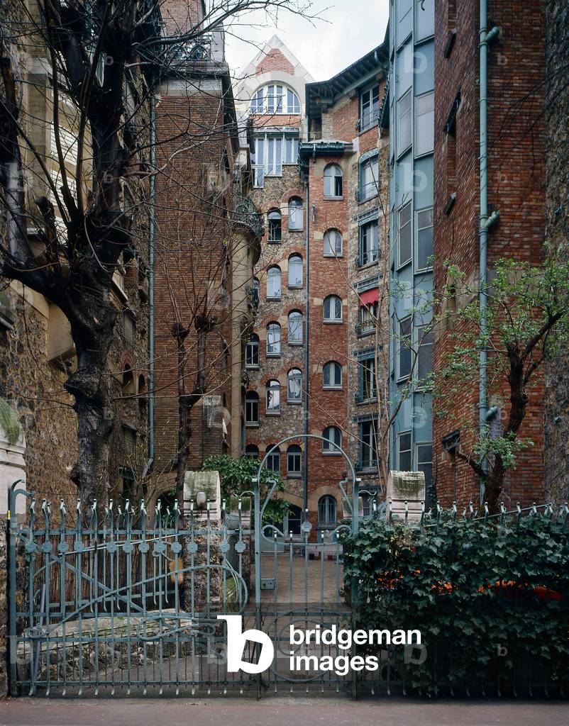 Castel Beranger building, Paris (photo)