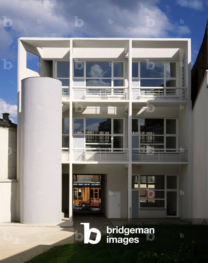 Social housing, rue de Bagnolet in Paris 75020. Realisation 1988, architect Chavannes Patrick. Photography 1988.