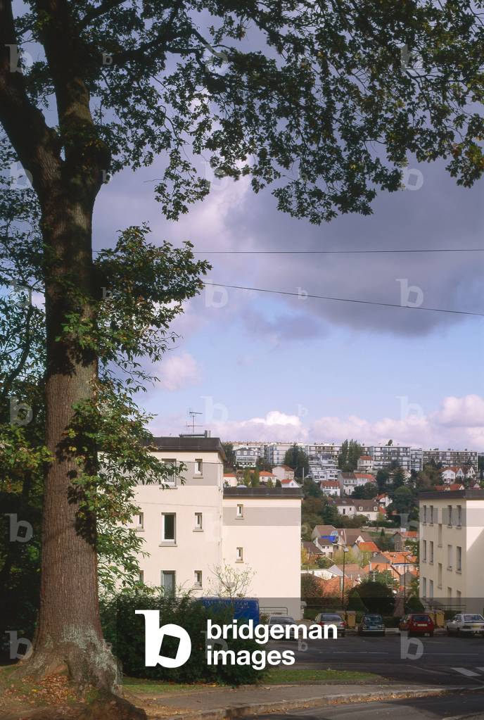 Garden Cite, the High Cite at Plessis Robinson (Plessis-Robinson) (Hauts de Seine). Renovation by architects Bernard Althabegoity and Annick Bayle in 1994. Photography 1992.